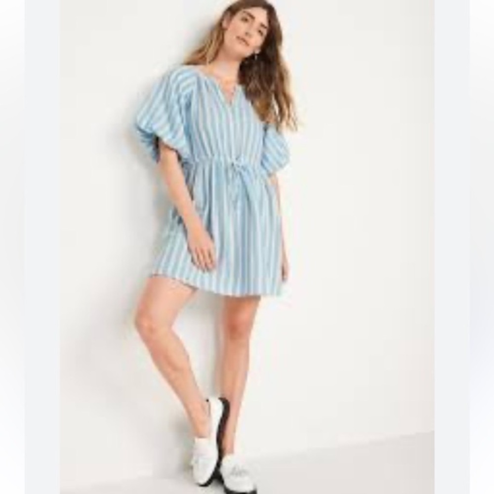 Old Navy Blue and White Puff Sleeve Waist defined mini Sundress in size large